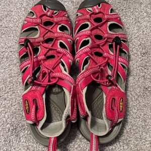 Women’s Keens size 9